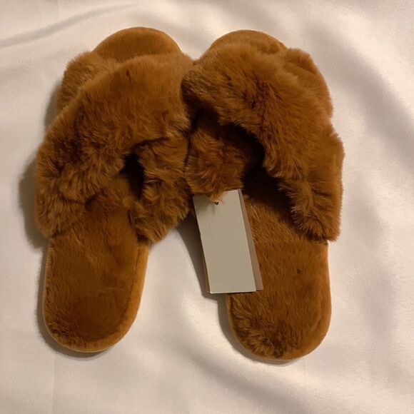 Parlovable NWT house slippers - Picture 5 of 7